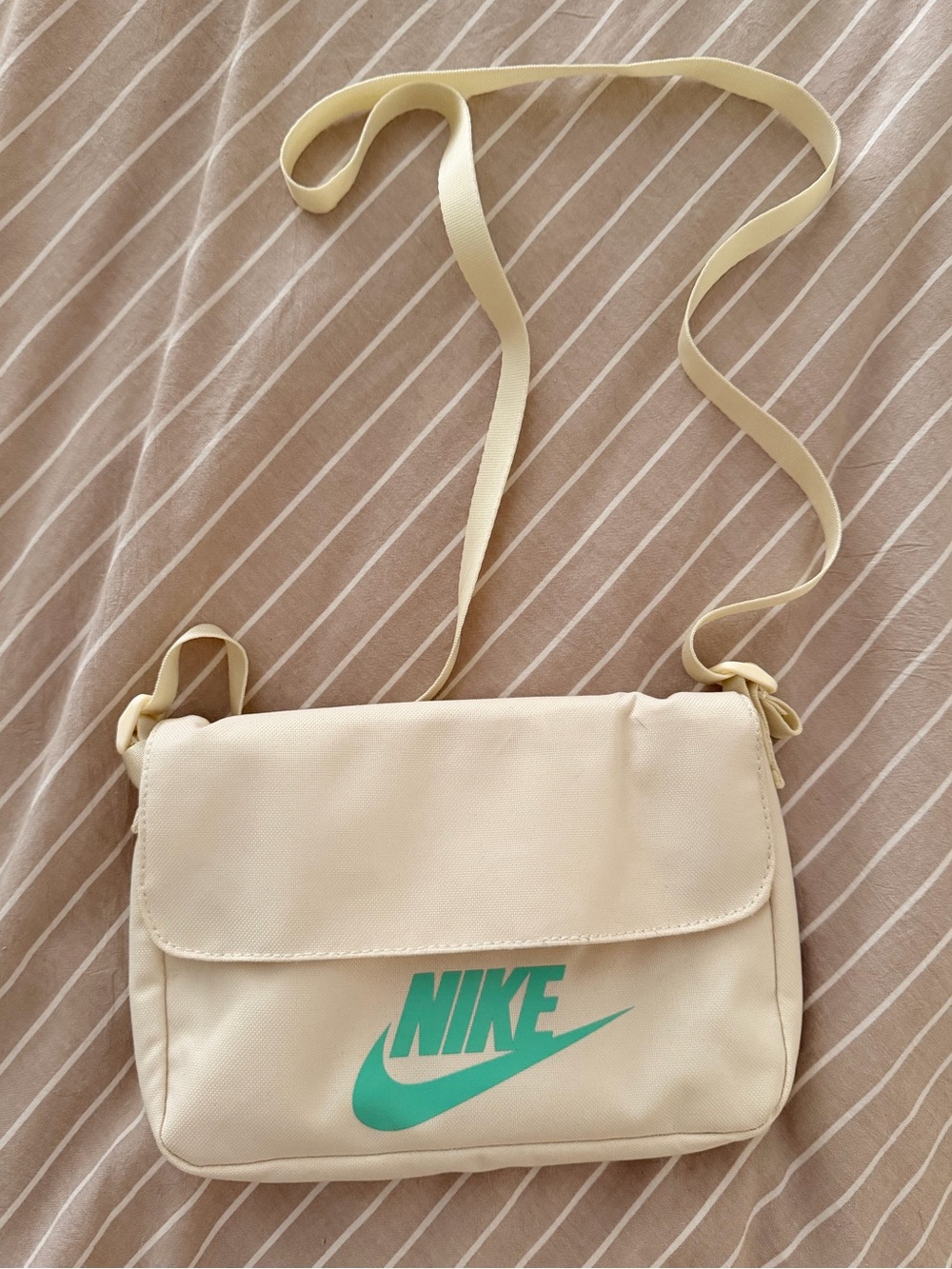 Nike Futura 365 Crossbody Bag